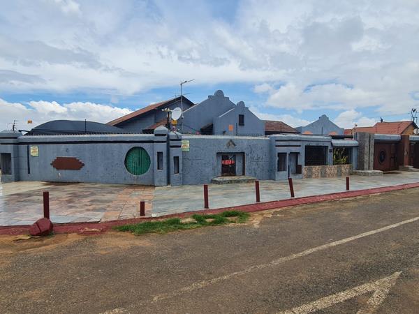 6 Bedroom House