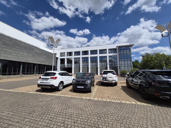 121  m² Commercial space