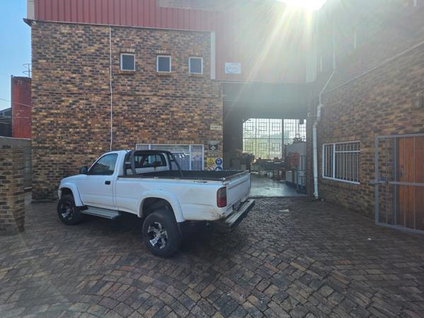 340  m² Industrial space