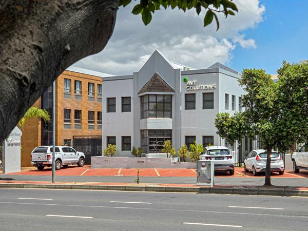 495 m² Office Space