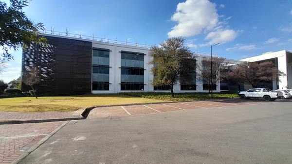 2 700  m² Commercial space