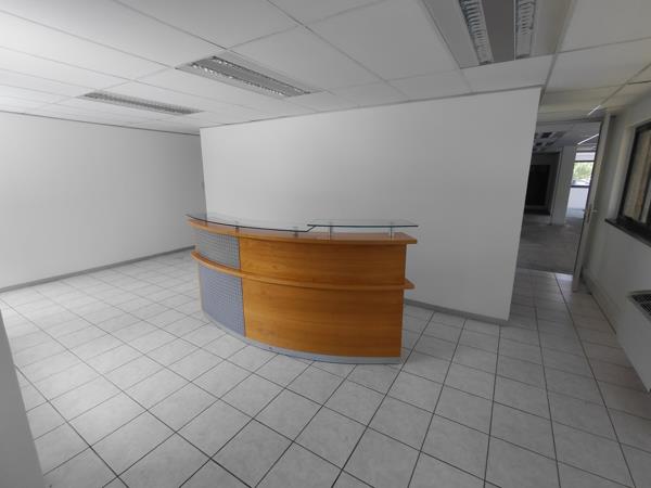 483 m² Commercial space