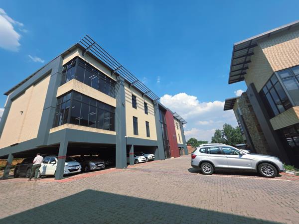 1 371  m² Commercial space