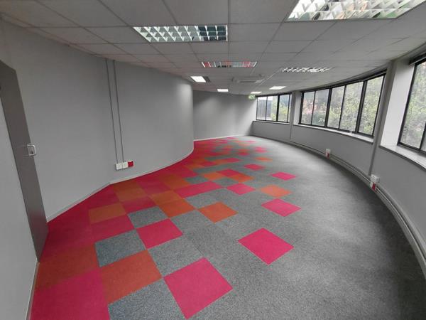 172  m² Commercial space