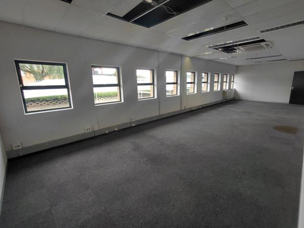 1 230  m² Commercial space