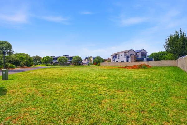1 079 m² Land