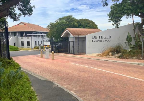 224  m² Commercial space