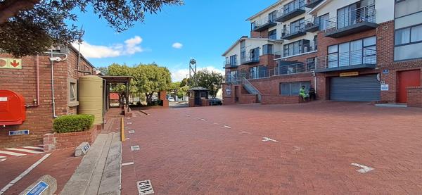 301 m² Office Space