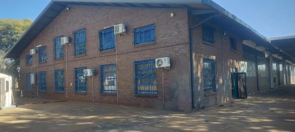 3 992  m² Commercial space