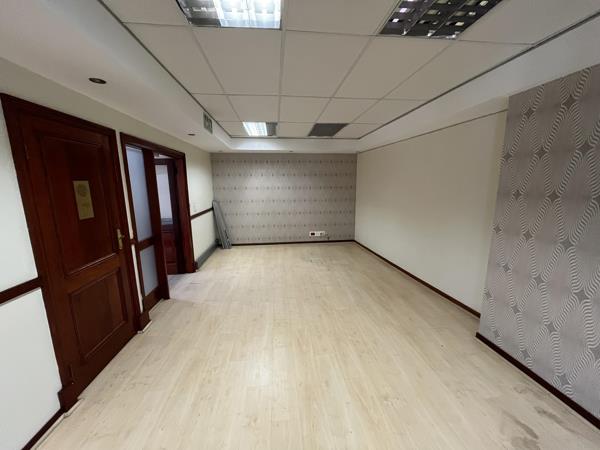 349  m² Commercial space