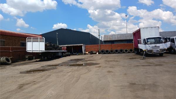 1 220  m² Commercial space