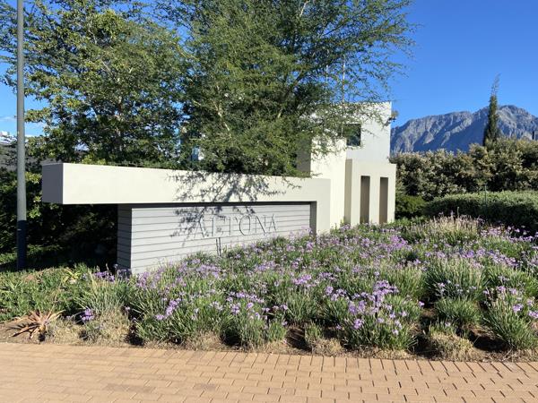 372 m² Land