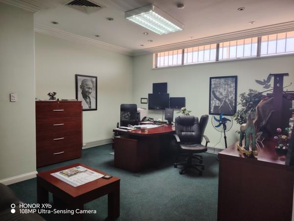 648  m² Commercial space