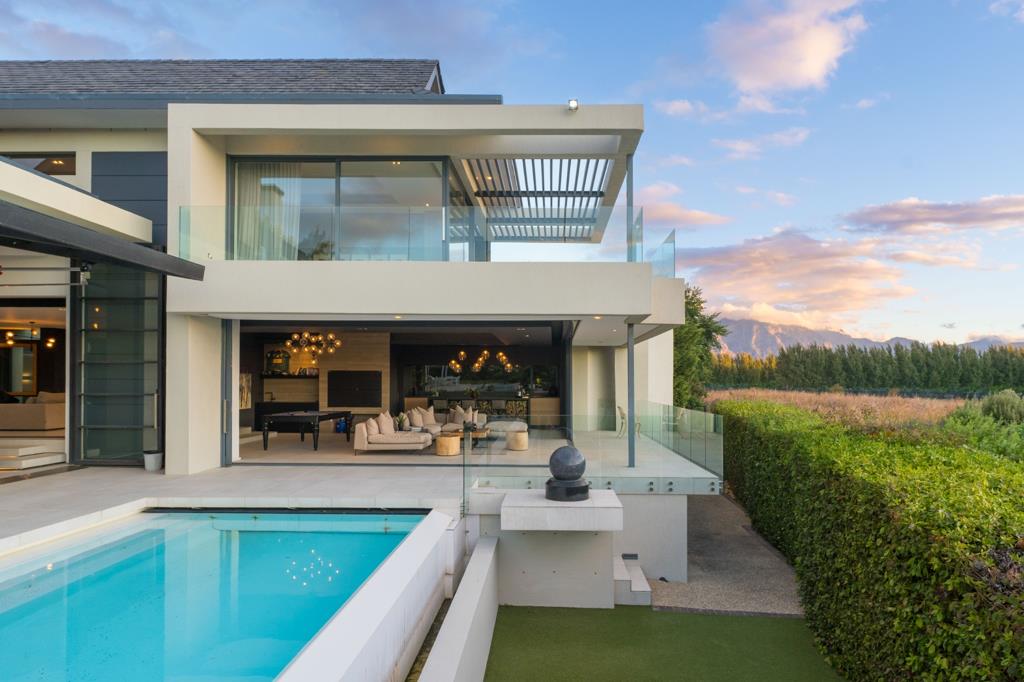 5 Bedroom House