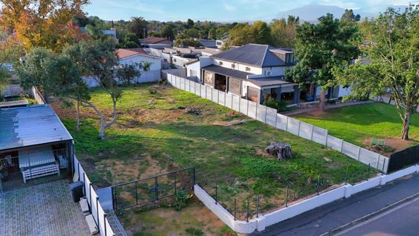 770 m² Land