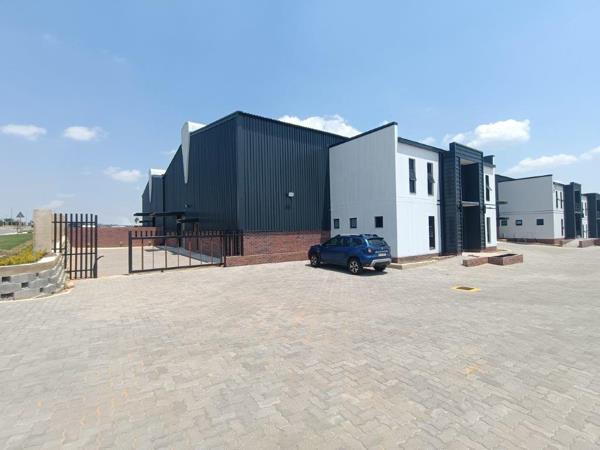 596  m² Industrial space