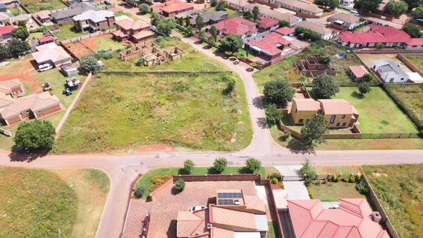 1 210 m² Land