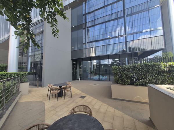 673  m² Commercial space