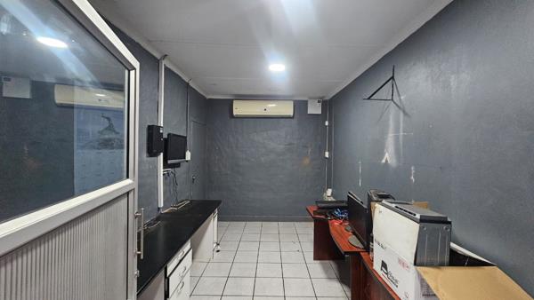 1 350 m² Commercial space
