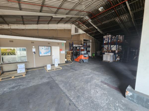 1 600  m² Industrial space