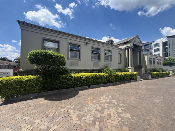 585 m² Office Space