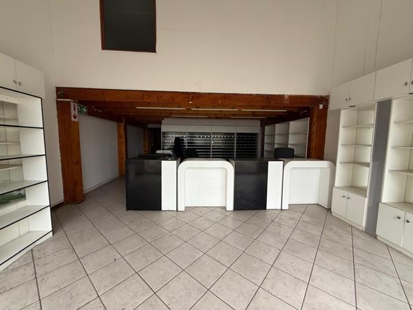 196  m² Commercial space