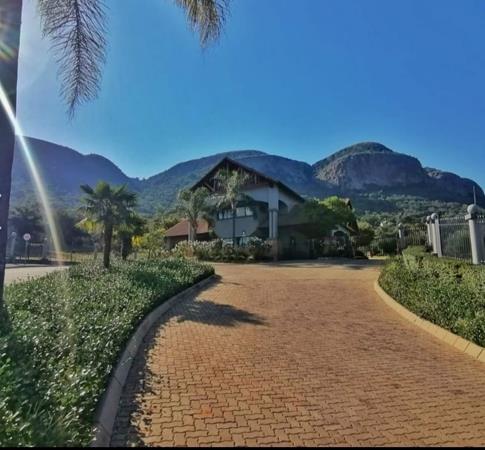 405 m² Land