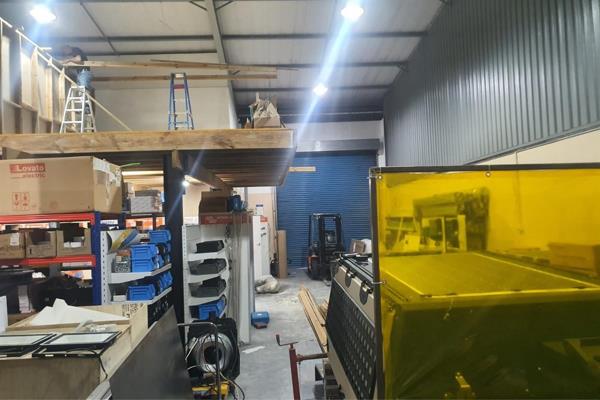 280  m² Commercial space