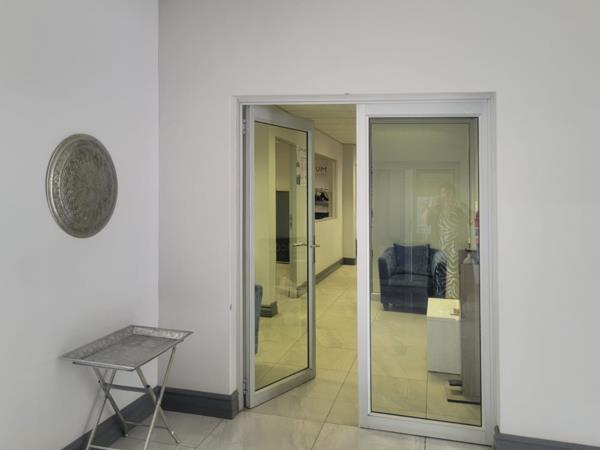 120  m² Commercial space