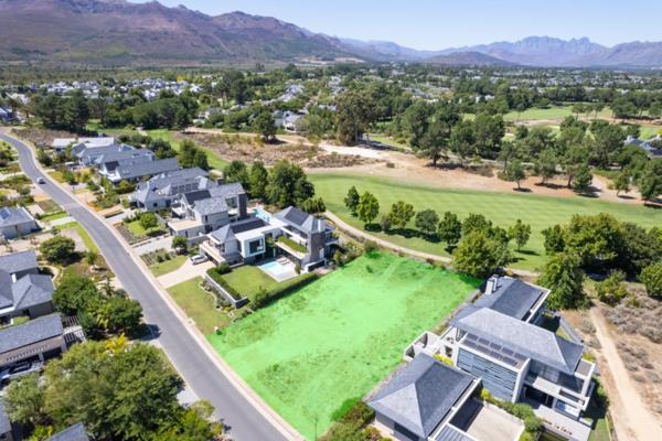 1 231 m² Land