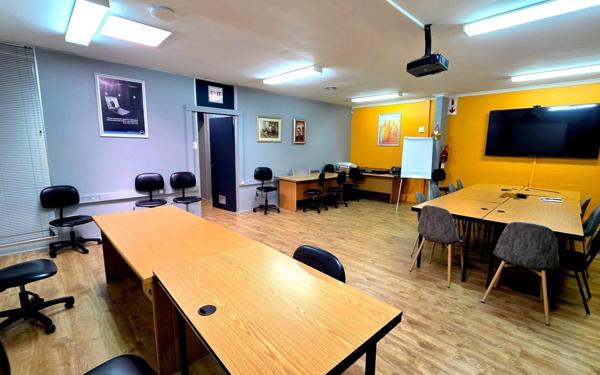 444 m² Office Space