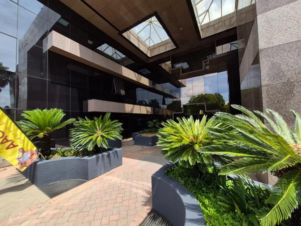 671  m² Commercial space