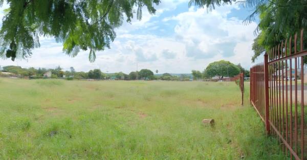 4 953 m² Land