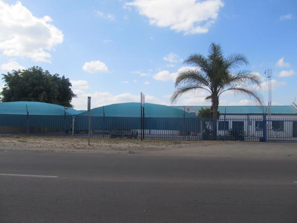 868  m² Commercial space