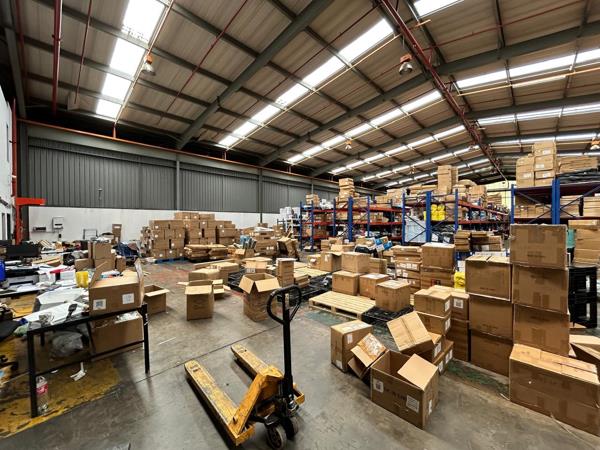 1 584  m² Industrial space