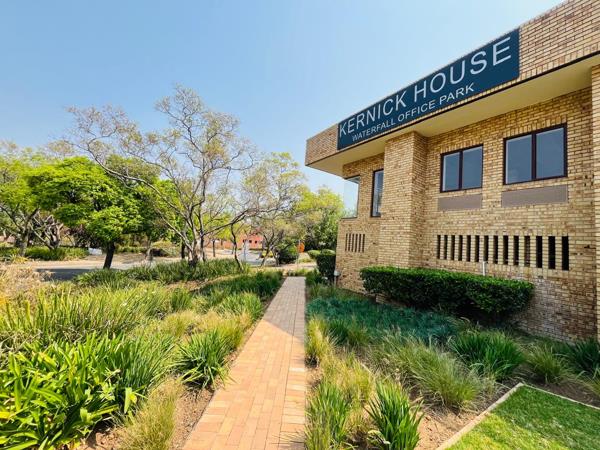 1 100  m² Commercial space