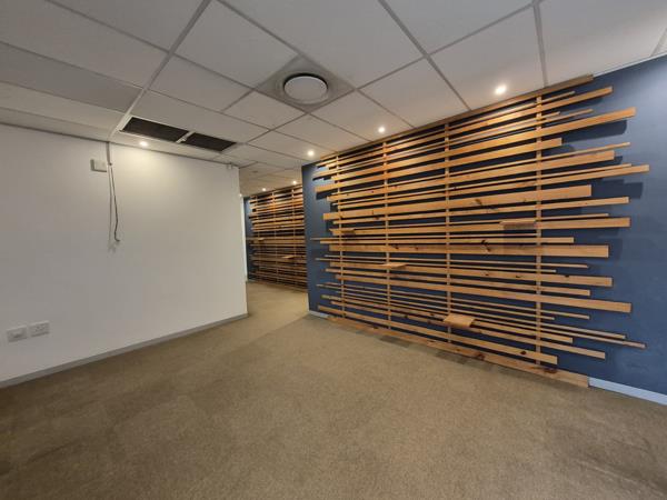 212  m² Commercial space