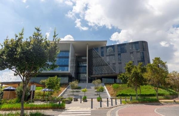 527  m² Commercial space