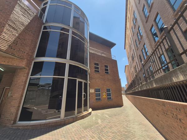 412  m² Commercial space