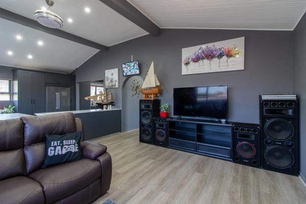 6 Bedroom House