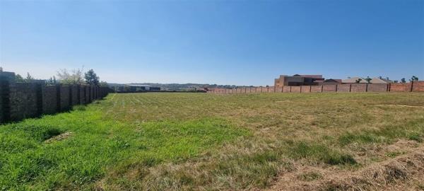 8 993 m² Land