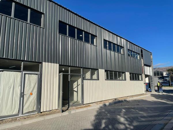 472 m² Industrial space