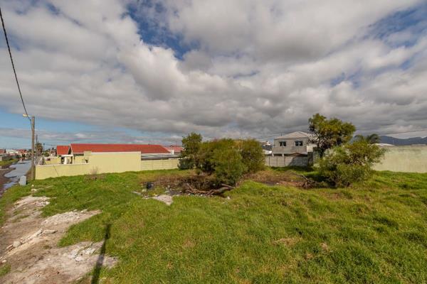 987 m² Land