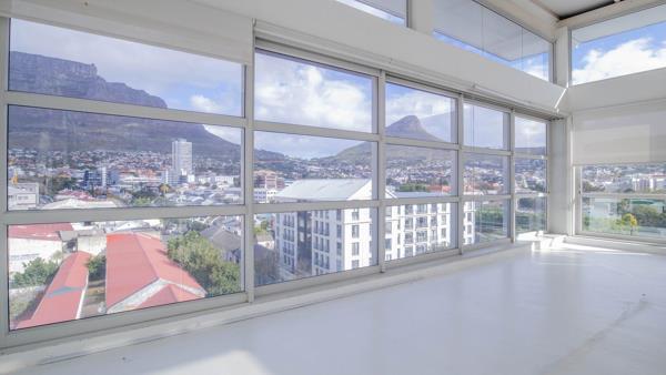 820  m² Office Space