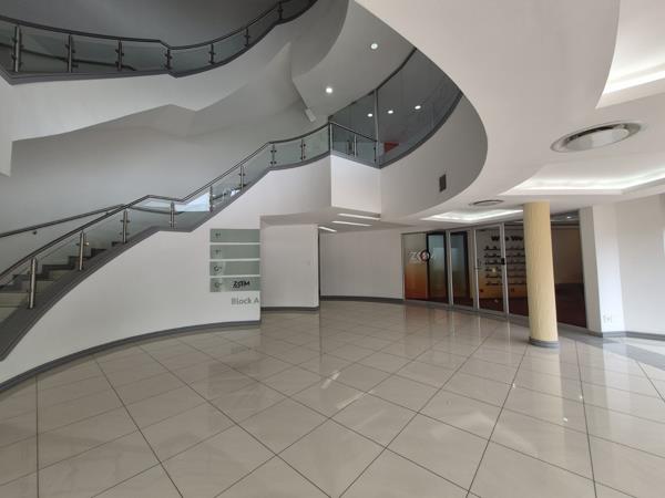 1 385  m² Commercial space