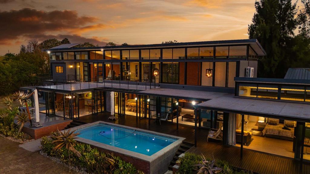 6 Bedroom House