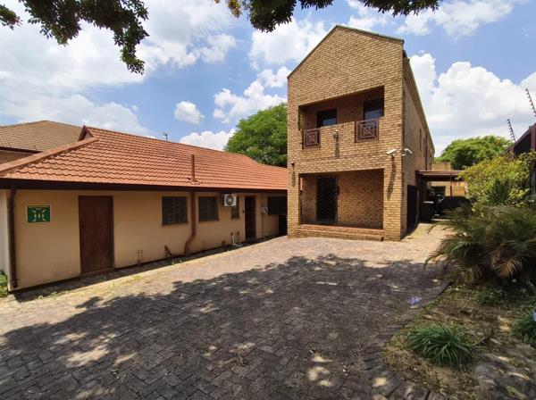 589 m² Office Space