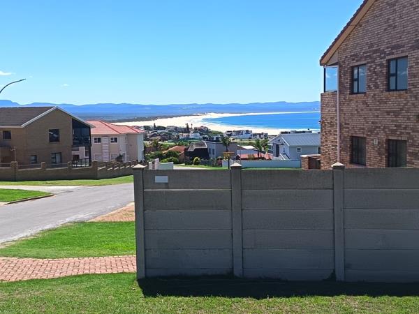 600 m² Land