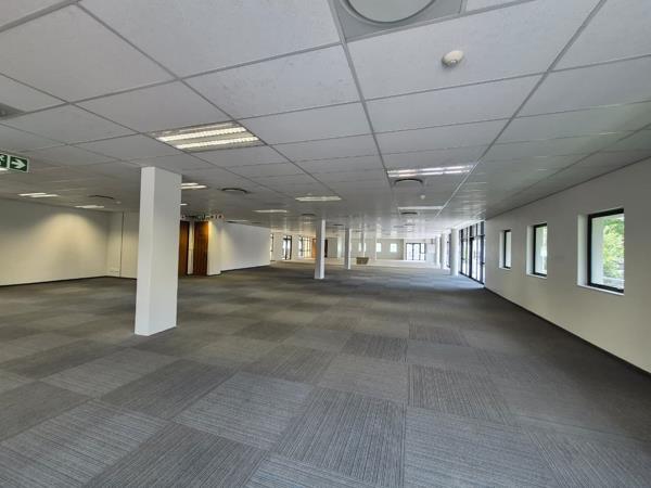 566  m² Commercial space