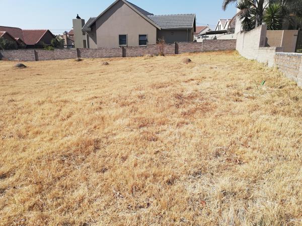737 m² Land